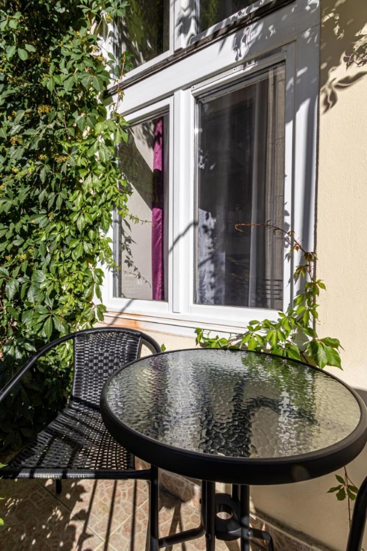 Oasis Apartment On The Broadway With Ac Budapest Eksteriør billede