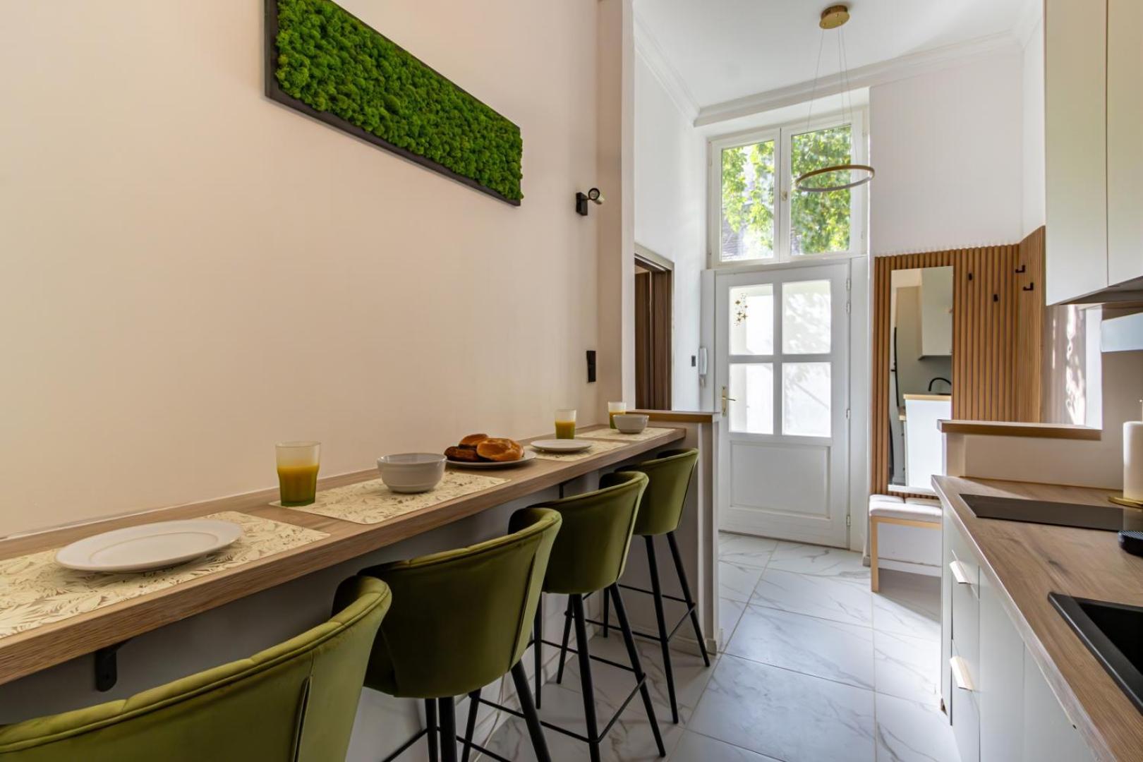 Oasis Apartment On The Broadway With Ac Budapest Eksteriør billede